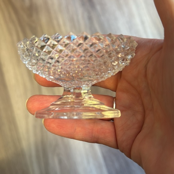 Vintage Westmoreland English Hobnail Clear Glass Sawtooth Pedestal Salt Cellar - Picture 4 of 4